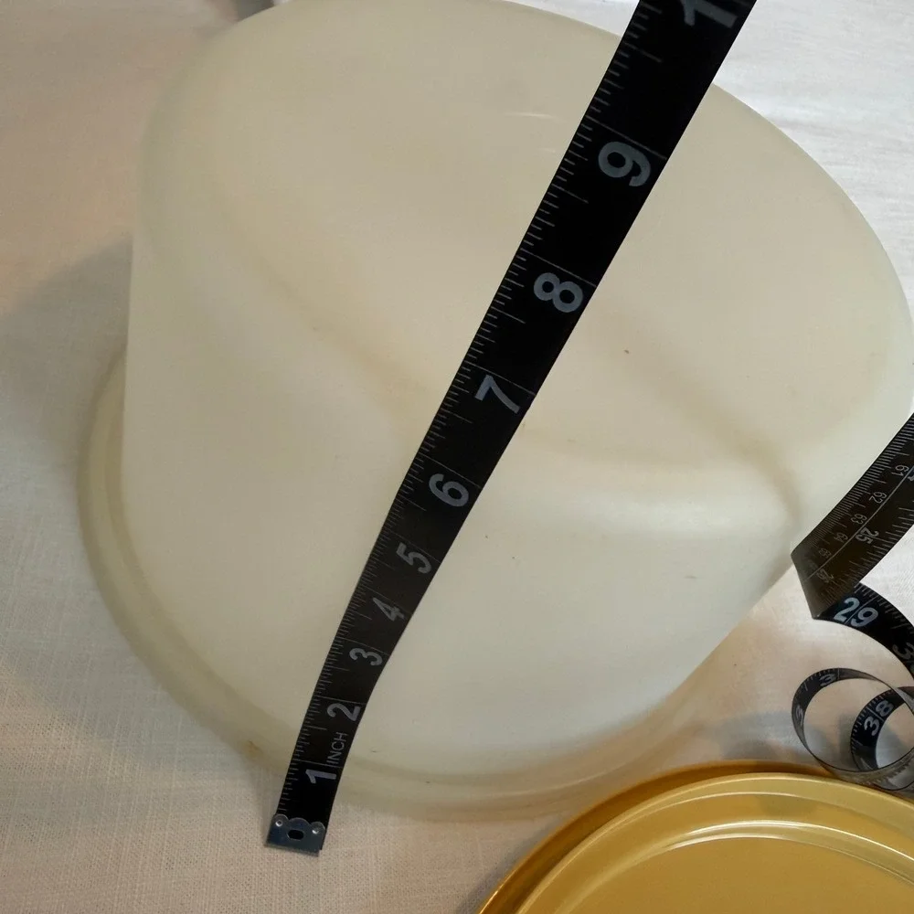 Tupperware vintage round